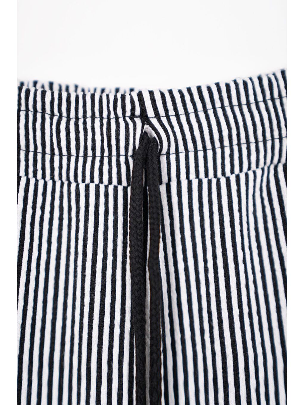 Beli Lastikli Cep Detaylı Çizgili Siyah Renk Erkek Çocuk Şort-1