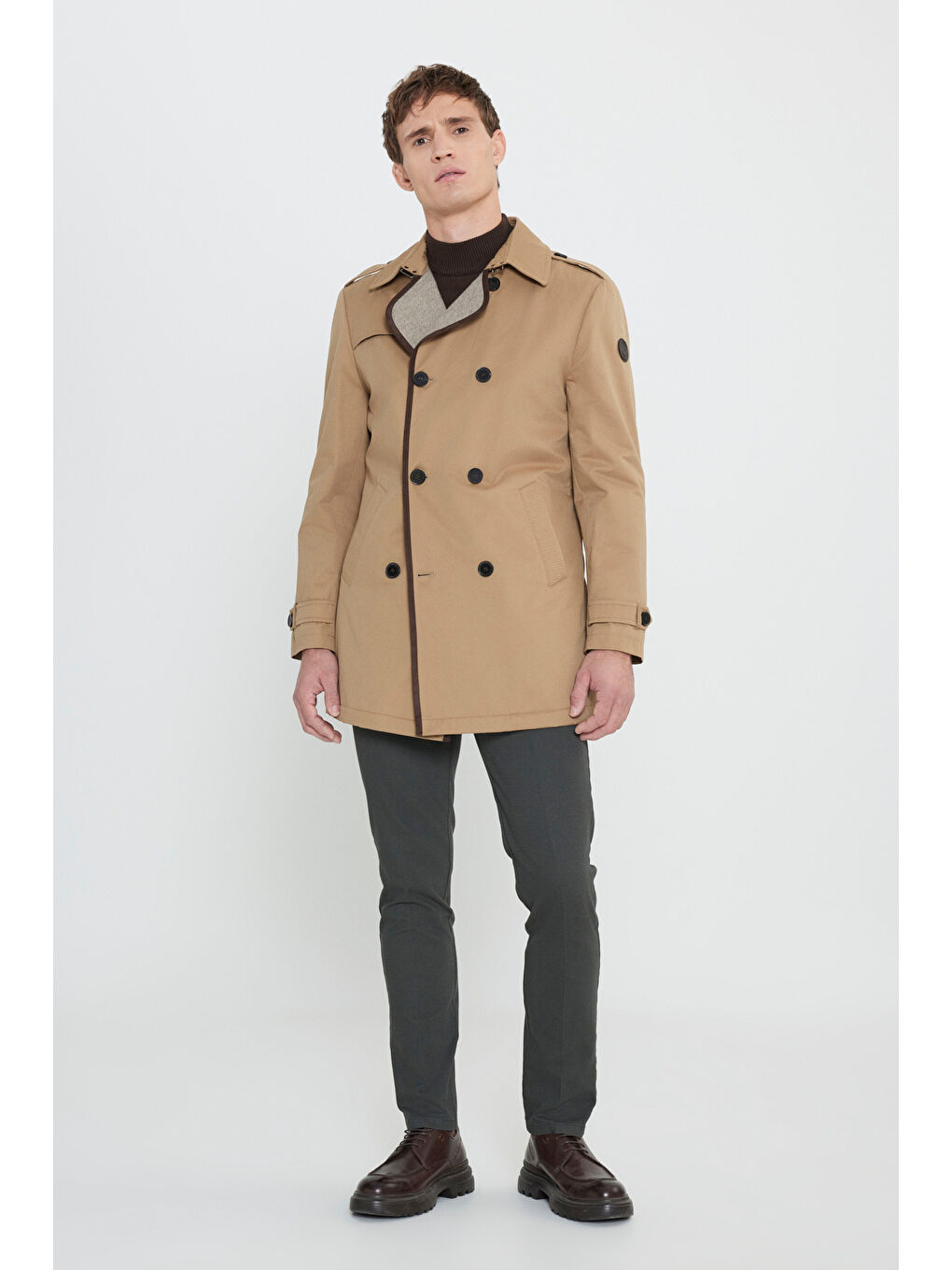 Erkek Bej Pamuklu Standart Fit Normal Kesim Gömlek Yaka Yan Cep Trençkot-1