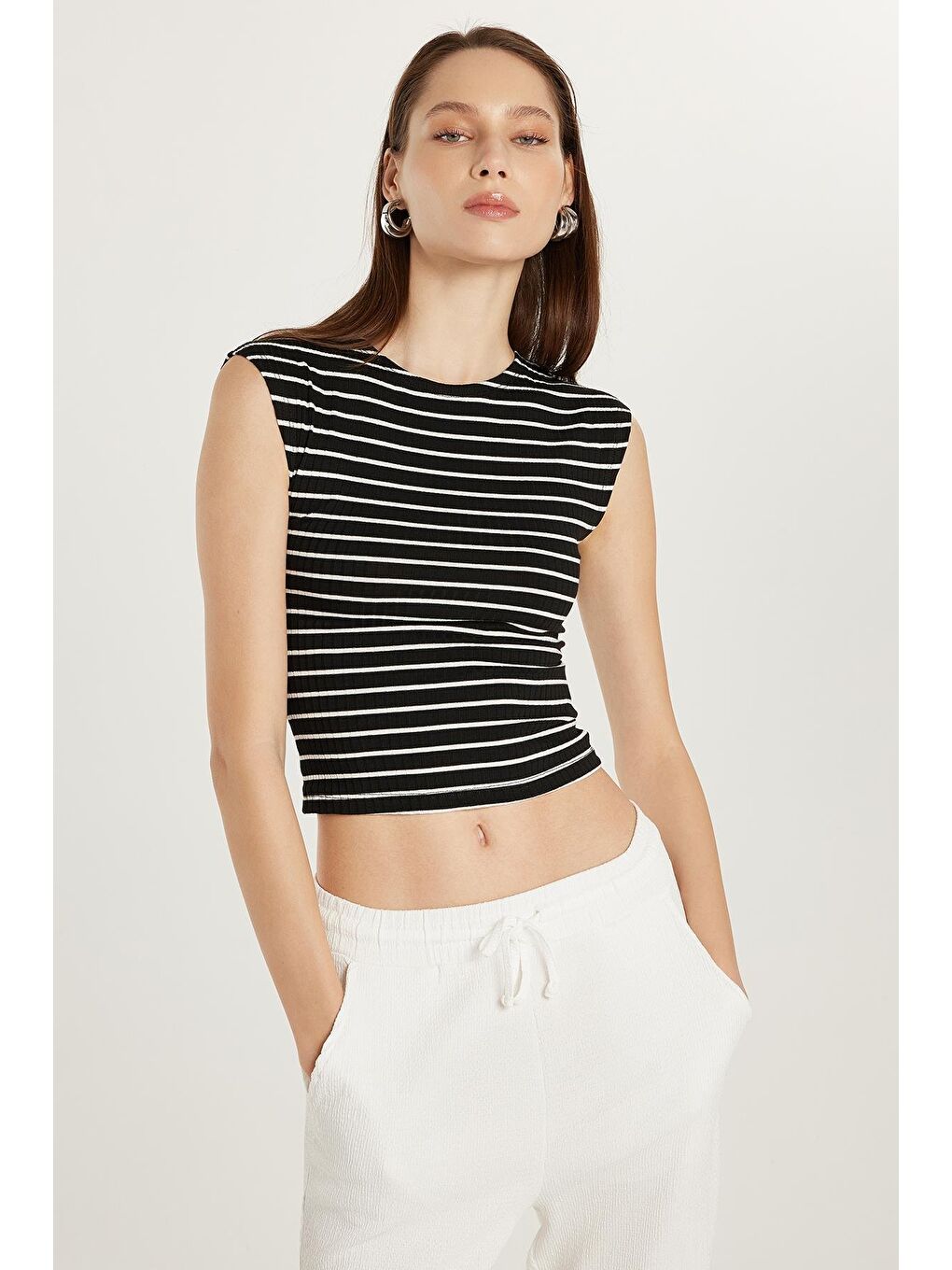 Karışık Kadın Slim Fit Dar Kesim Bisiklet Yaka Çizgili Siyah Tişört