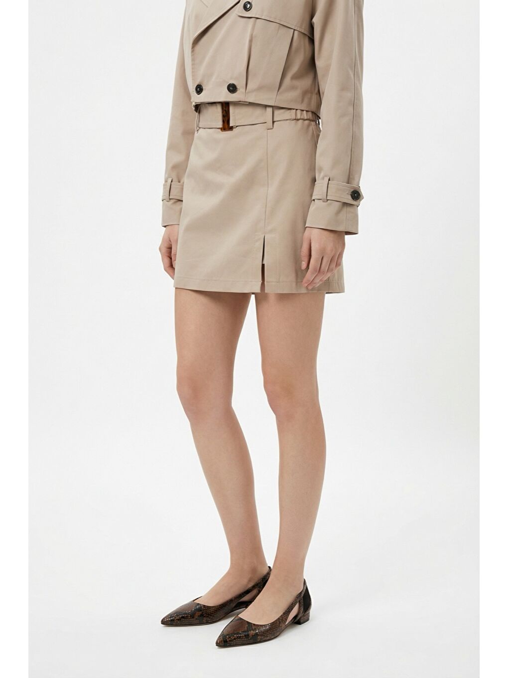 Kemerli Ön Yırtmaçlı Mini Şort Etek Bej-3