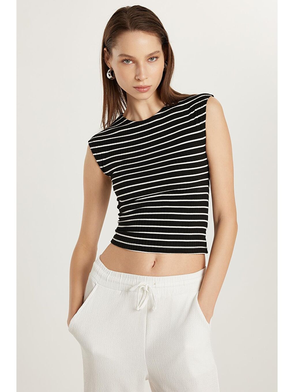 Karışık Kadın Slim Fit Dar Kesim Bisiklet Yaka Çizgili Siyah Tişört-2