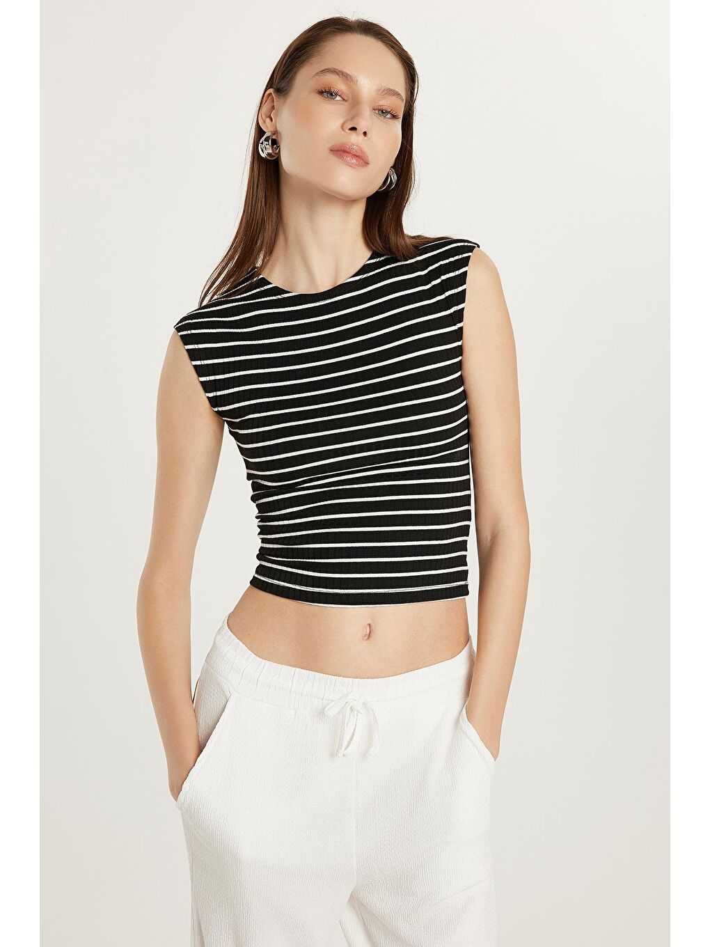 Karışık Kadın Slim Fit Dar Kesim Bisiklet Yaka Çizgili Siyah Tişört-3