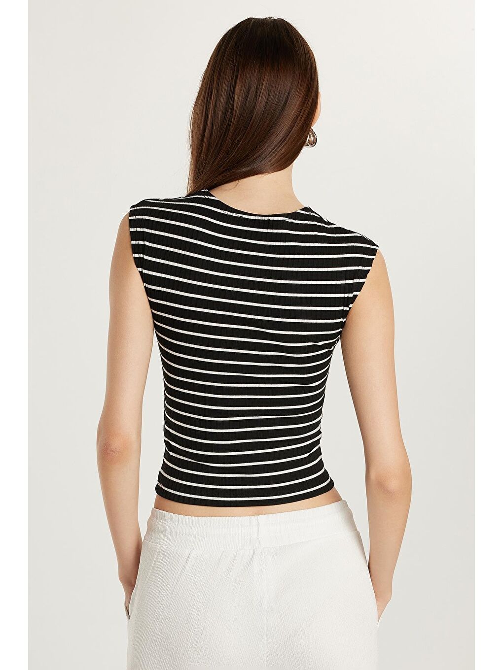 Karışık Kadın Slim Fit Dar Kesim Bisiklet Yaka Çizgili Siyah Tişört-4