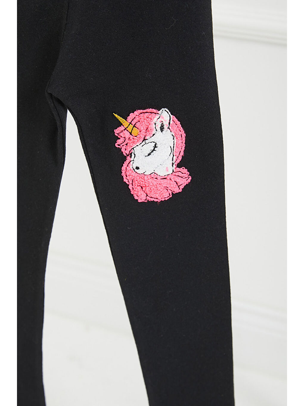 Kız Çocuk Siyah Nakışlı Tayt - 26673-1