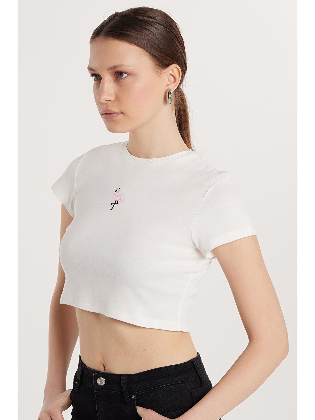 Kadın Slim Fit Dar Kesim %100 Pamuk Bisiklet Yaka Baskılı Beyaz Crop Tişört-1