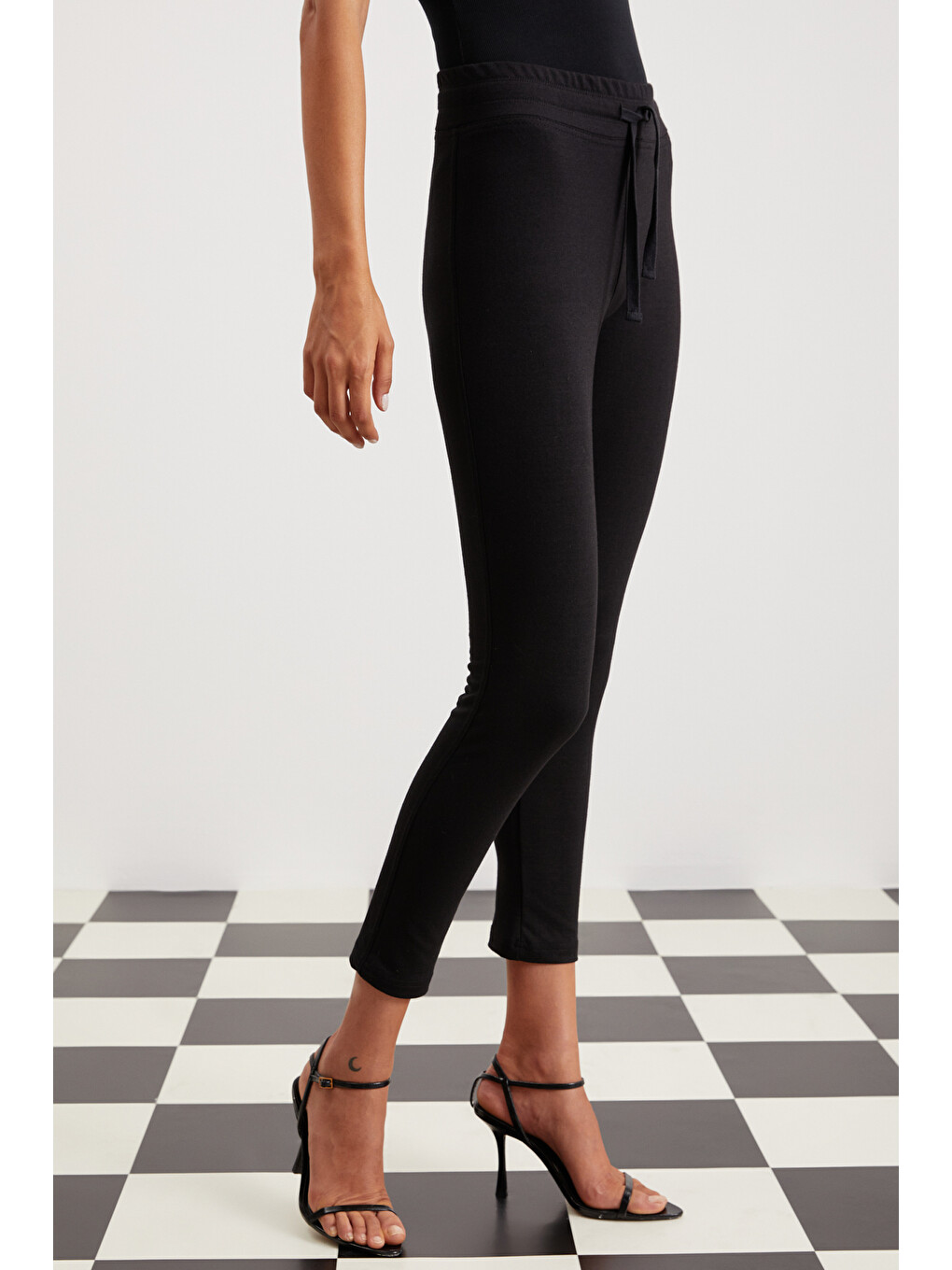 Judy Kadın Slim Fit Beli Lastikli Bağlamalı Basic Siyah Tayt-3