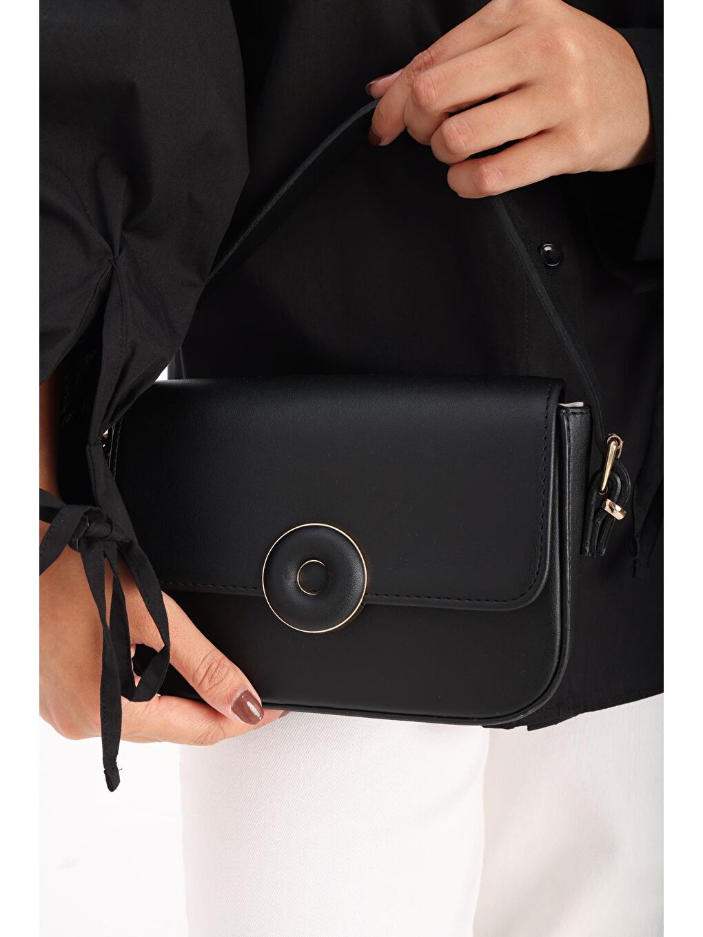 Siyah Kapaklı Omuz Ve Kol Çantası-2