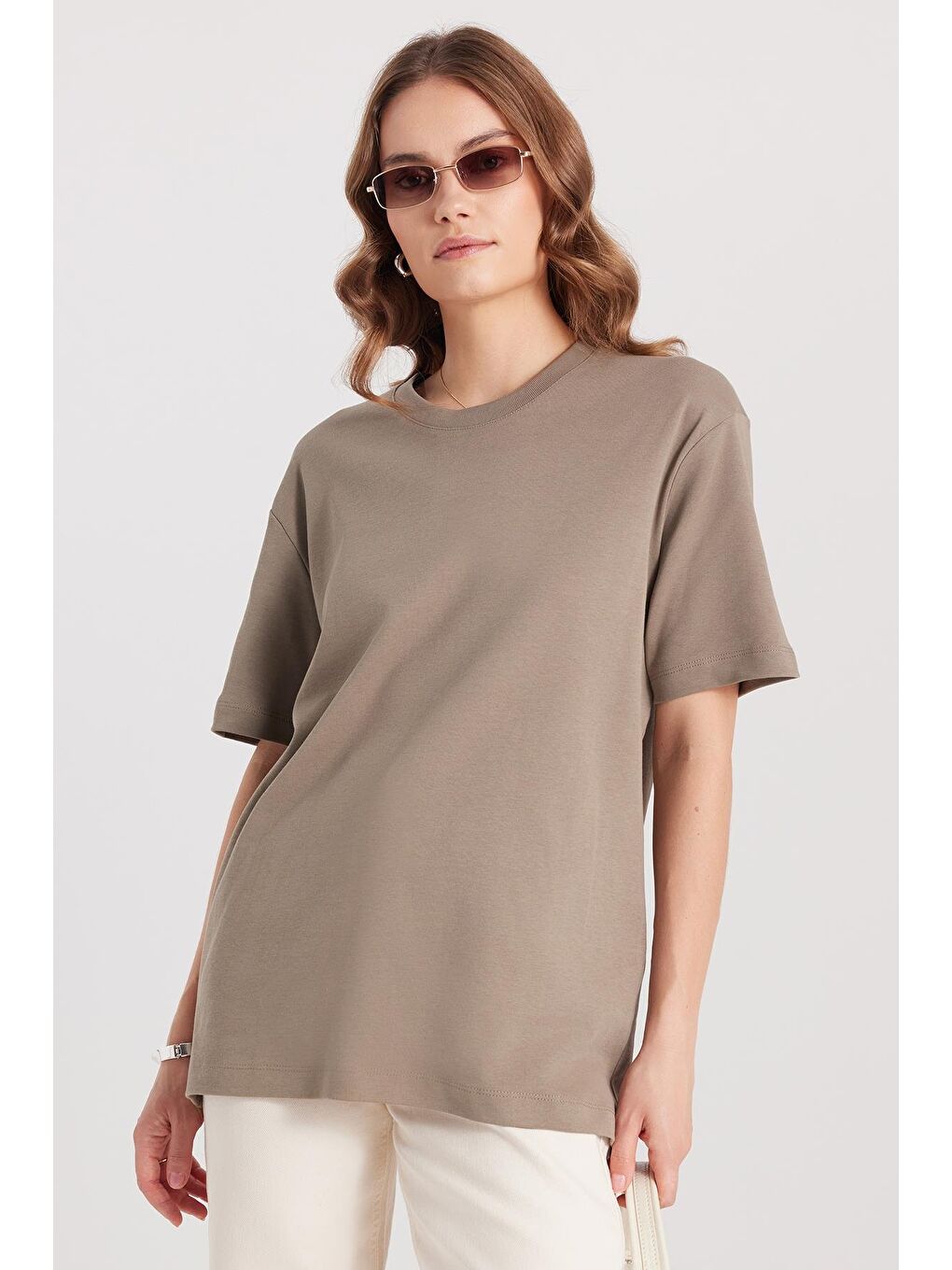 Bej Kadın Relax Fit Rahat Kesim %100 Pamuk Yumuşak Dokulu Hafif Kalın Basic Bisiklet Yaka Taş Tişört-1