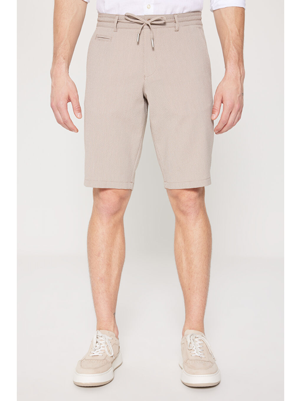 Erkek Kahverengi Slim Fit Dar Kesim Yan Cepli Gofre Desenli Şort-1