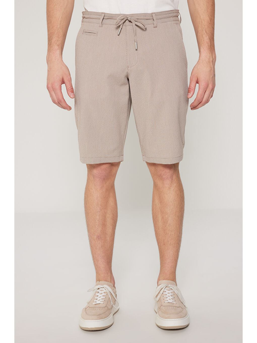 Erkek Kahverengi Slim Fit Dar Kesim Yan Cepli Gofre Desenli Şort-4