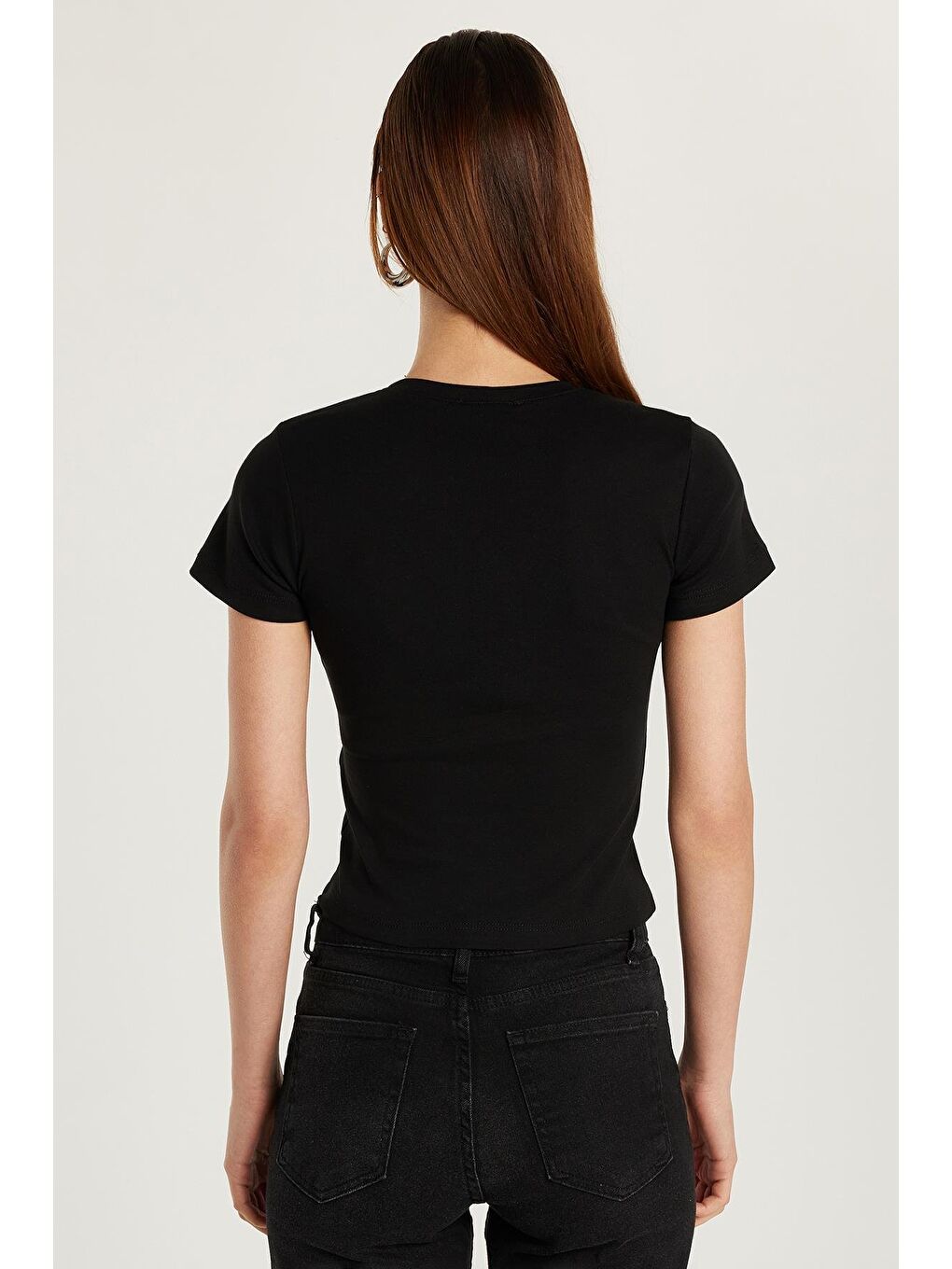 Kadın Slim Fit Dar Kesim %100 Pamuk Kısa Kollu Bisiklet Yaka Baskılı Siyah Tişört-4