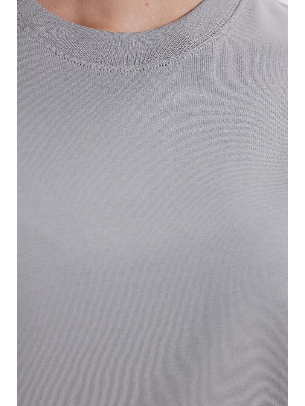 Kadın Oversize Geniş Kesim %100 Pamuk Yumuşak Dokulu Basic Bisiklet Yaka Gri Tişört-4