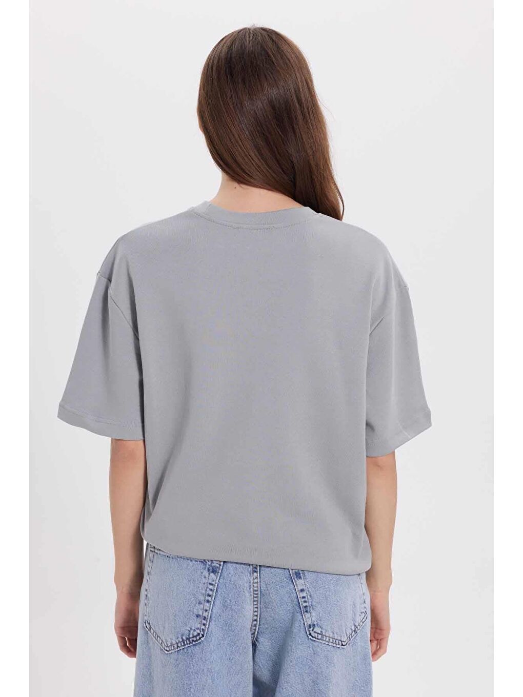 Kadın Oversize Geniş Kesim %100 Pamuk Yumuşak Dokulu Basic Bisiklet Yaka Gri Tişört-6