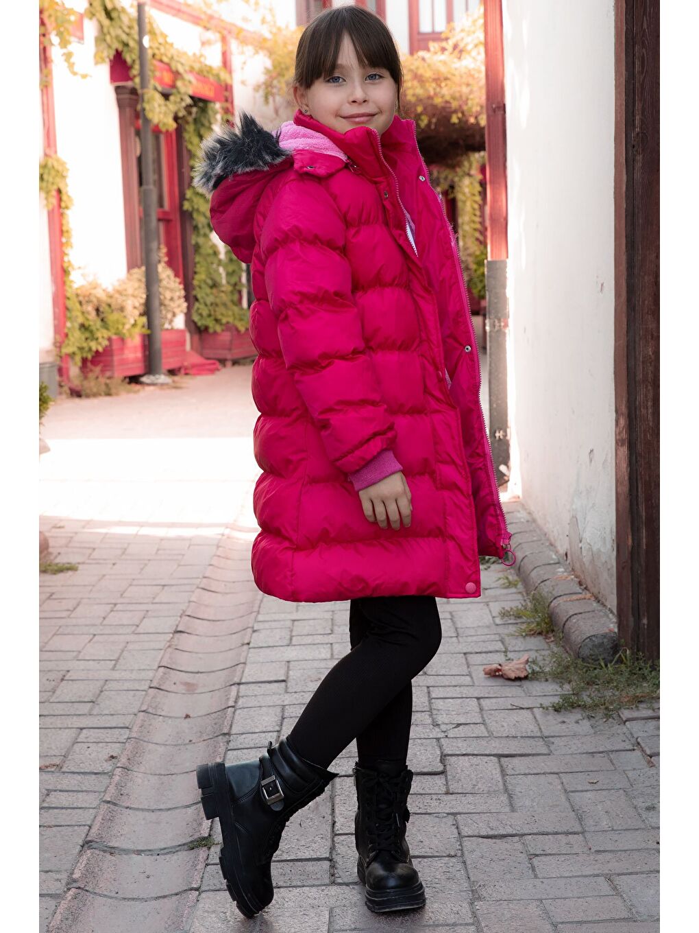 Fuşya İçi Kürklü Çıtçıtlı Kapüşonlu Kız Çocuk Şişme Mont 21323-2