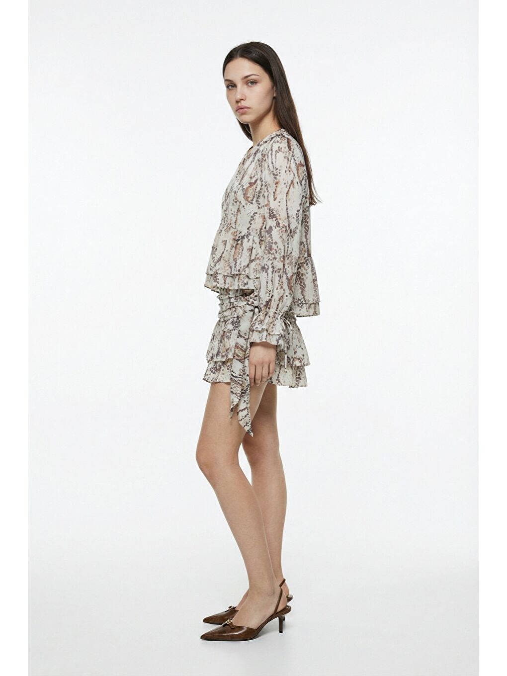 Desenli Volanlı Bağcık Detay Bluz Bej-1