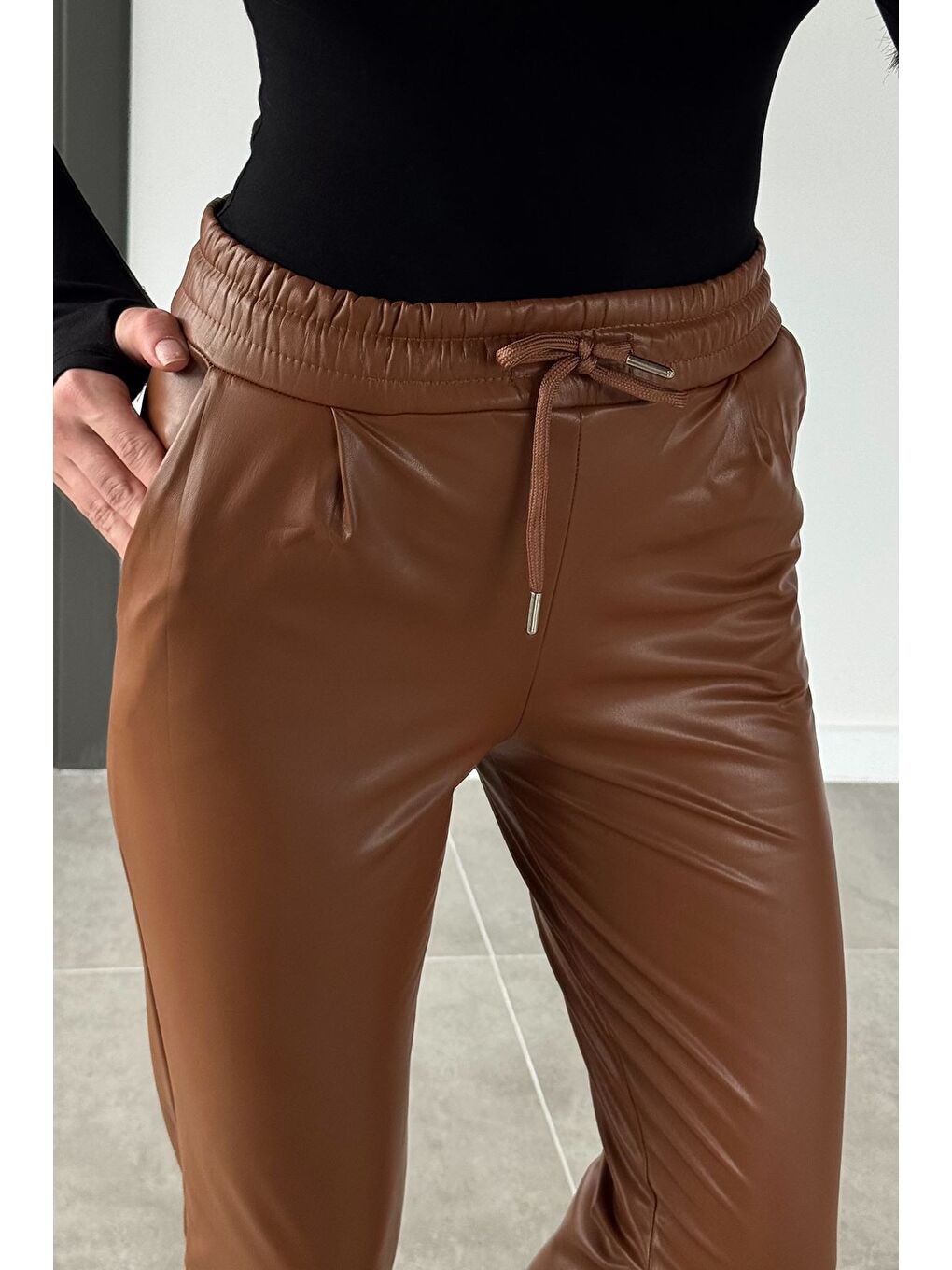 Kahverengi Kadın Yüksek Bel İçi Şardonlu Suni Deri Pantolon-3