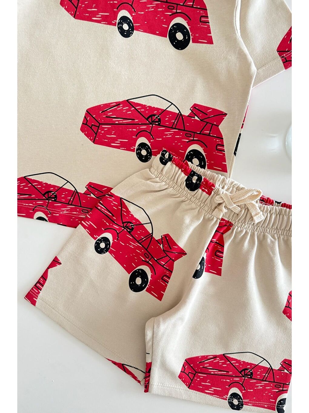Bej Erkek Çocuk Pamuklu Bisiklet Yaka Araba Baskılı T-Shirt Ve Şort Alt Üst Takım-1