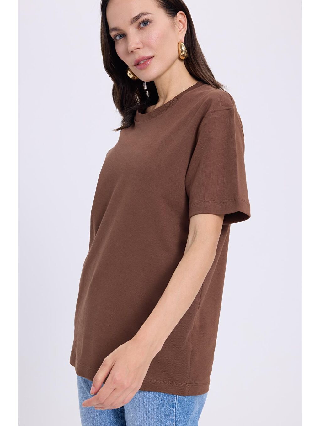 Kadın Relax Fit Rahat Kesim %100 Pamuk Yumuşak Dokulu Hafif Kalın Bisiklet Yaka Kahverengi Tişört-3