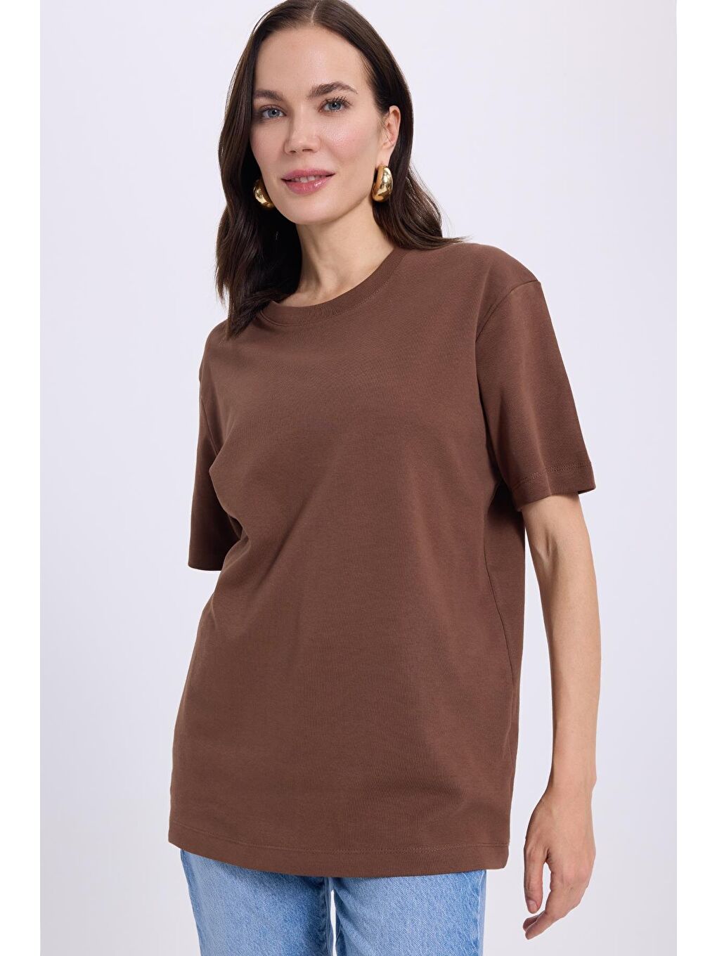 Kadın Relax Fit Rahat Kesim %100 Pamuk Yumuşak Dokulu Hafif Kalın Bisiklet Yaka Kahverengi Tişört-4