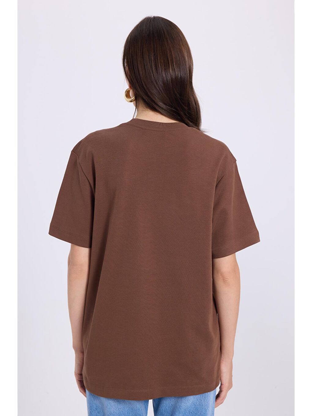 Kadın Relax Fit Rahat Kesim %100 Pamuk Yumuşak Dokulu Hafif Kalın Bisiklet Yaka Kahverengi Tişört-6