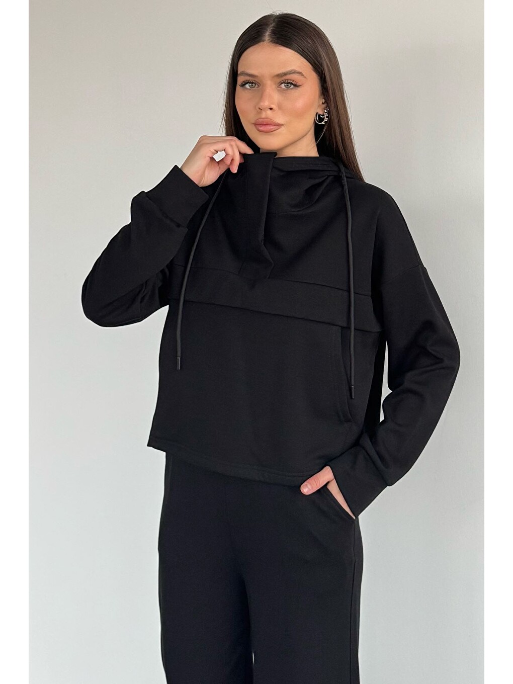 Siyah Kadın Ön Yarım Fermuarlı Kapüşonlu Şardonlu Sweat Bel Lastikli Pantolon İkili Takım-2