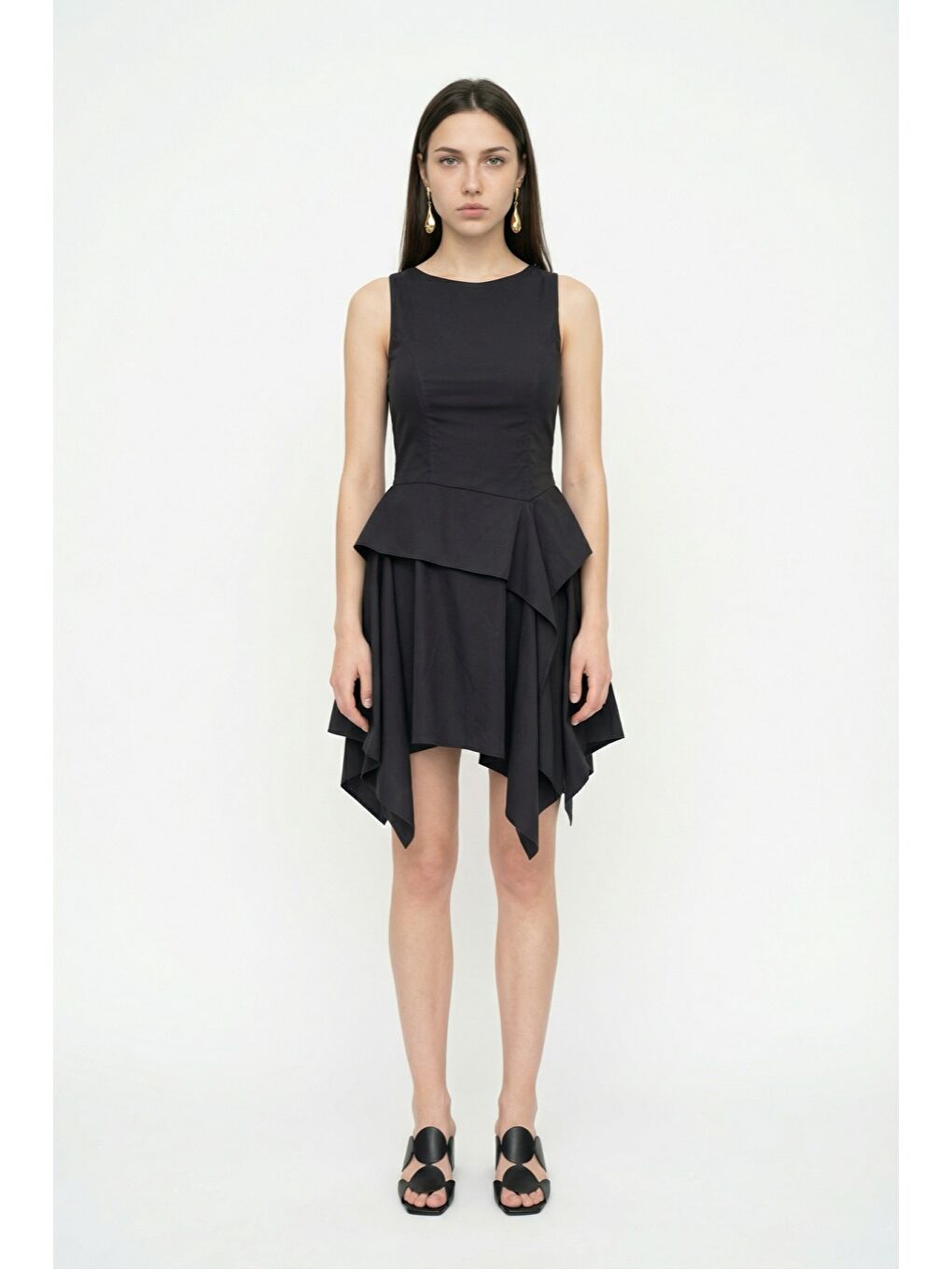 Asimetrik Volanlı Kolsuz Mini Elbise Siyah