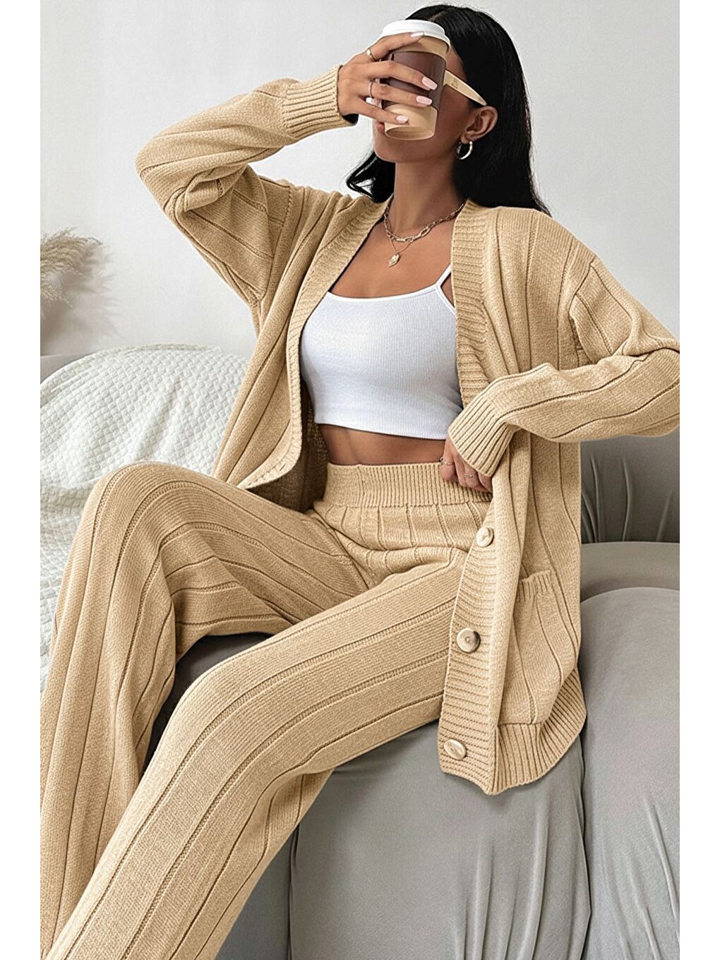 Bej Kadın Ön Düğmeli Kendinden Çizgi Desenli Triko Hırka Pantolon İkili Takım