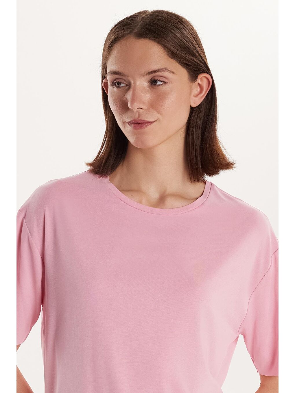 Kadın Modal Kumaş Relax Fit Rahat Kesim Bisiklet Yaka Basic Pembe Tişört-1