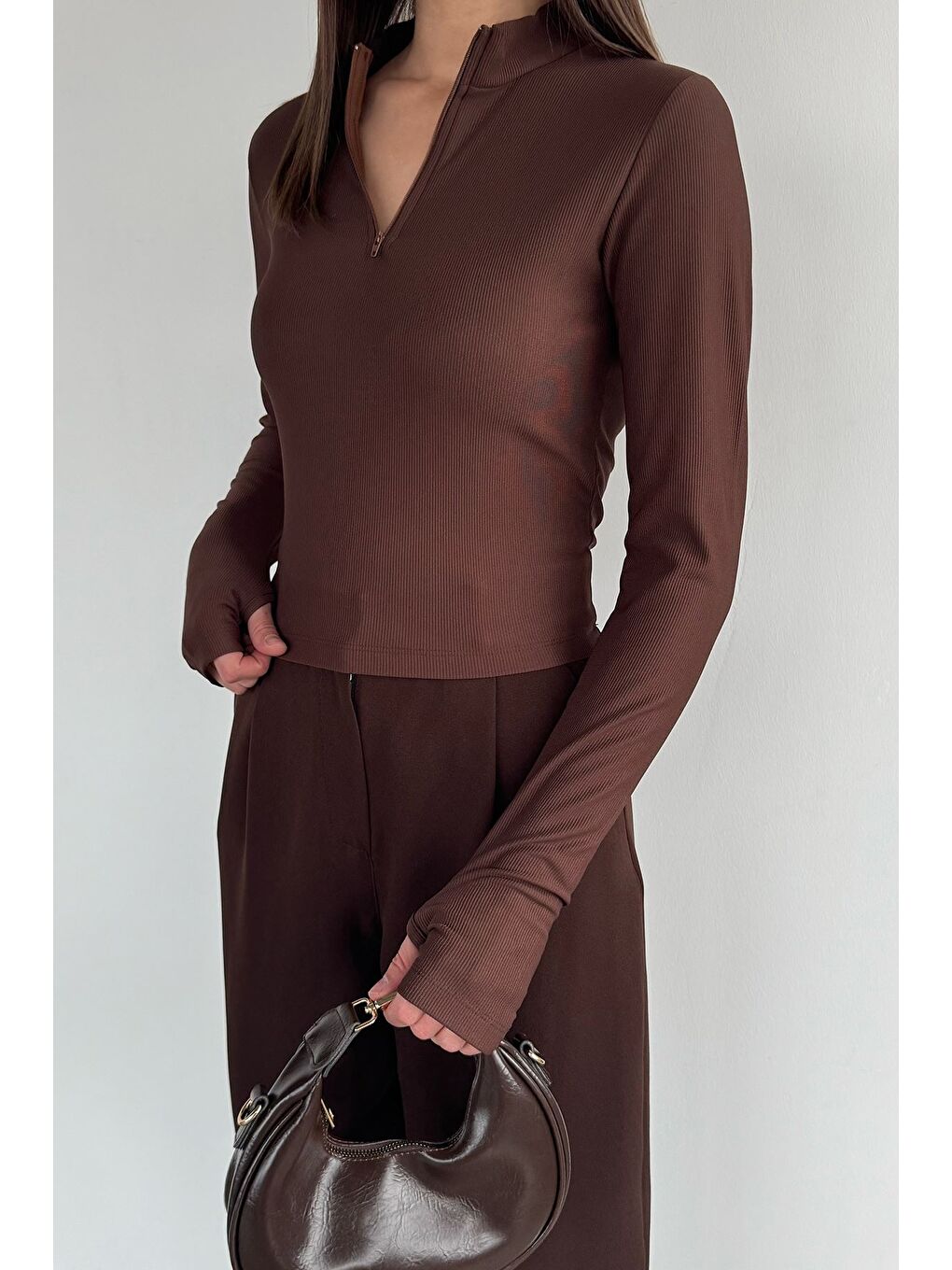 Kahverengi Kadın Ön Yarım Fermuarlı Kendinden Çizgi Desenli Bluz-1