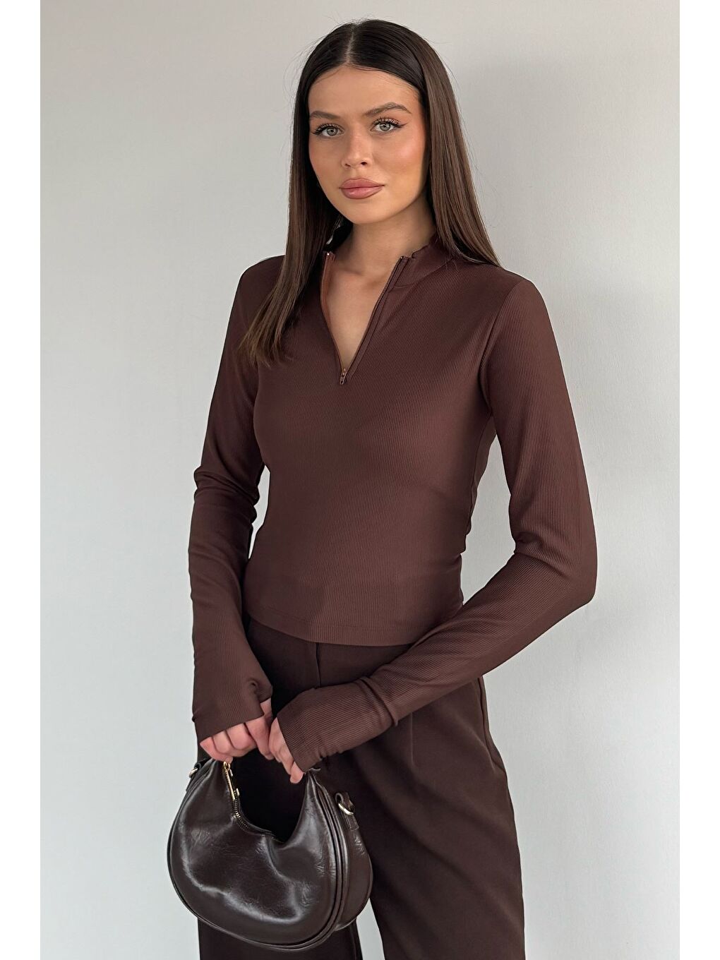 Kahverengi Kadın Ön Yarım Fermuarlı Kendinden Çizgi Desenli Bluz-3