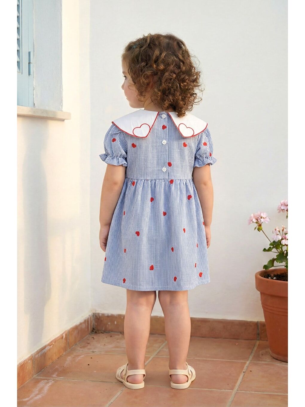 Kız Çocuk Pamuklu Mavi Çizgili Kalp Nakışlı Yakalı Elbise-4
