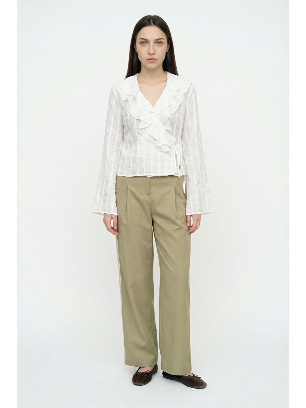 Fırfırlı Kruvaze Bağlamalı Bluz Ekru