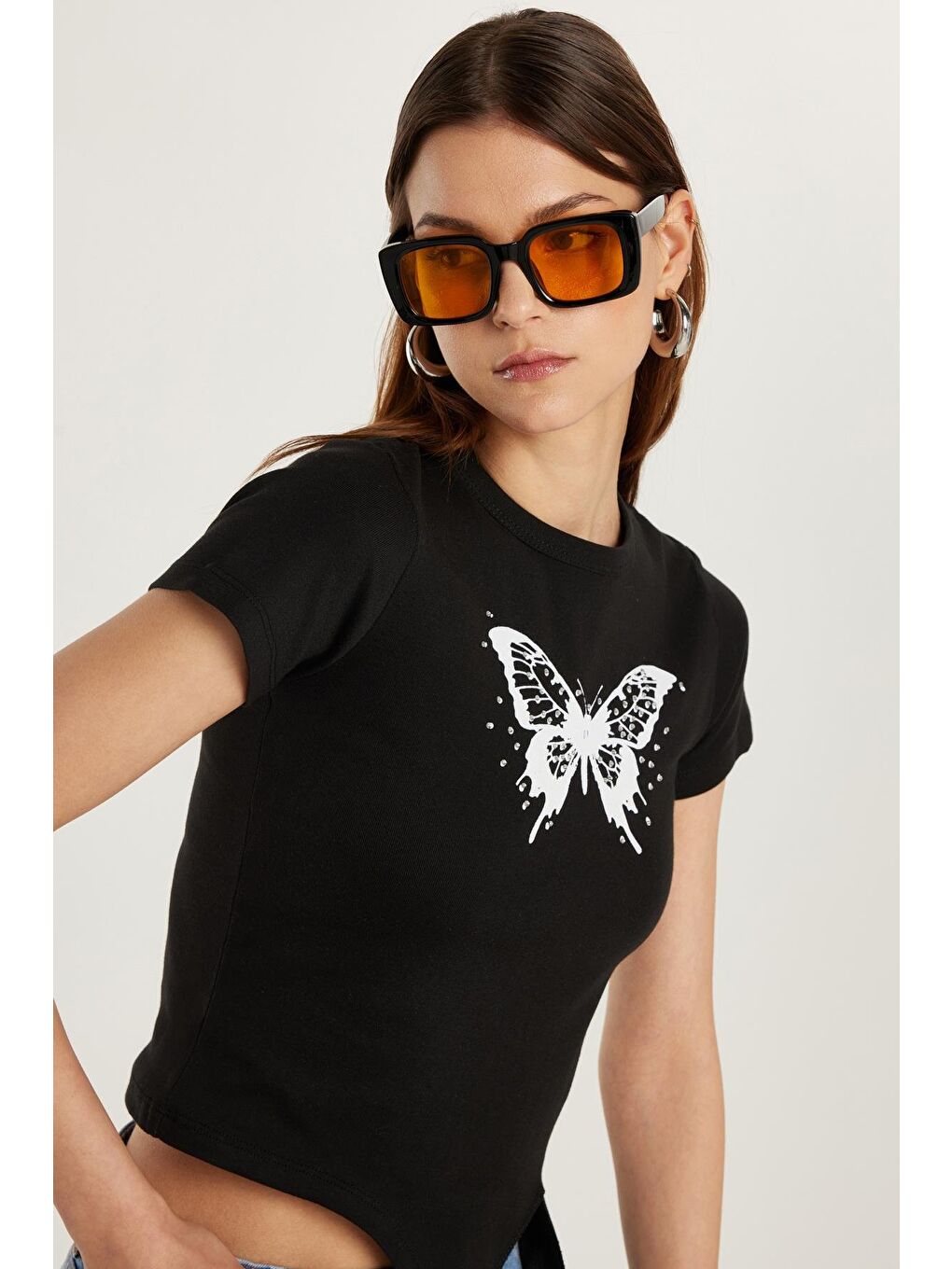 Kadın Slim Fit Dar Kesim Kısa Kollu Bağlamalı Bisiklet Yaka Baskılı Siyah Tişört-1