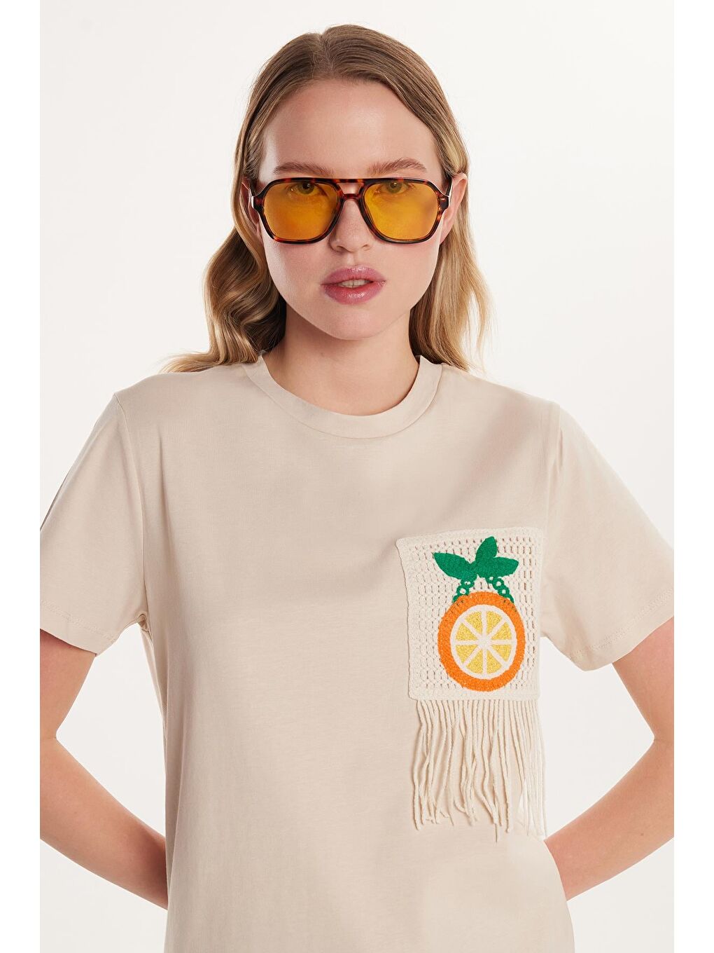 Bej Kadın Relax Fit Rahat Kesim Kısa Kollu Bisiklet Yaka Örgü Detaylı Taş Rengi Tişört-1