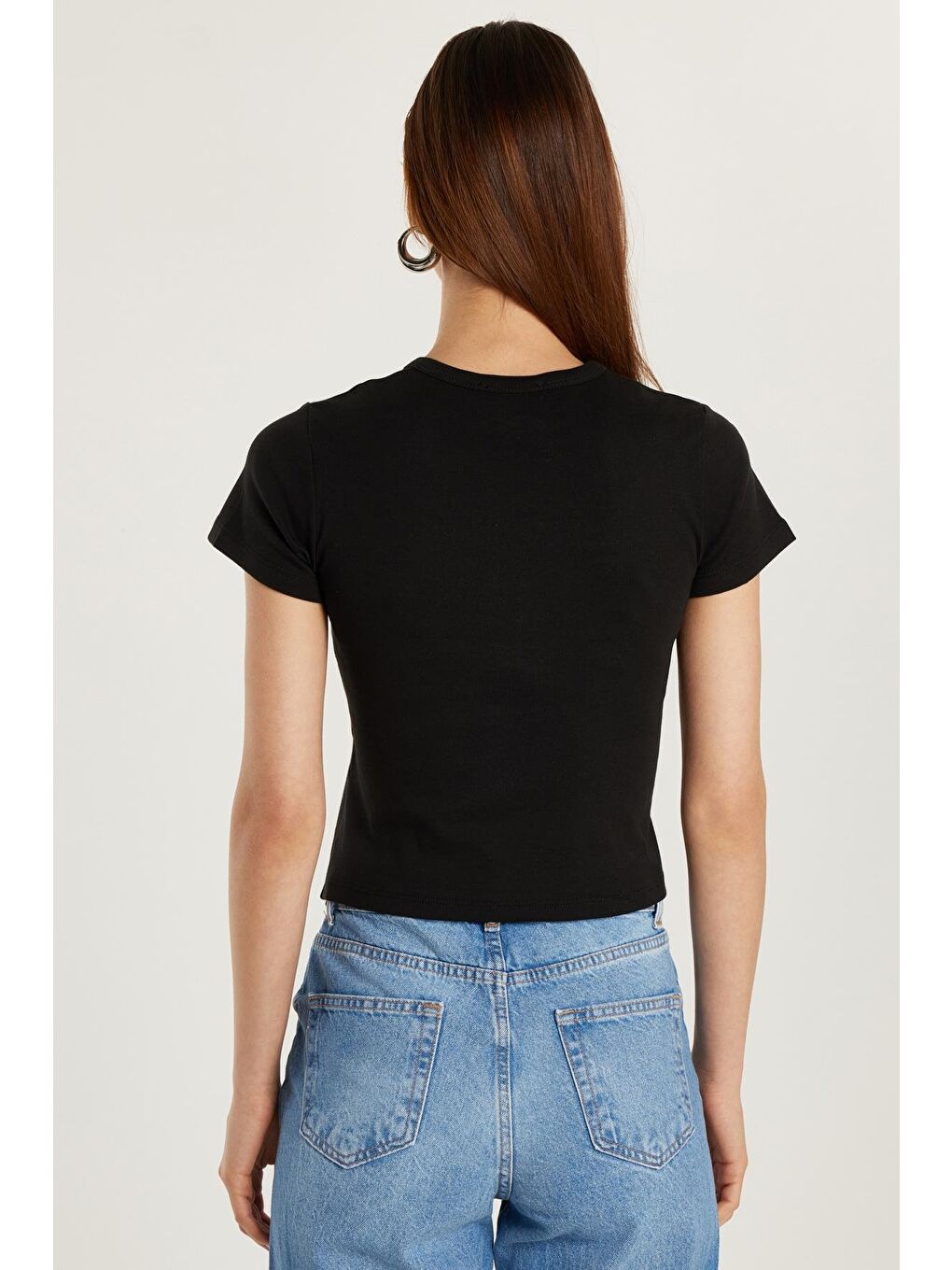 Kadın Slim Fit Dar Kesim Kısa Kollu Bağlamalı Bisiklet Yaka Baskılı Siyah Tişört-4