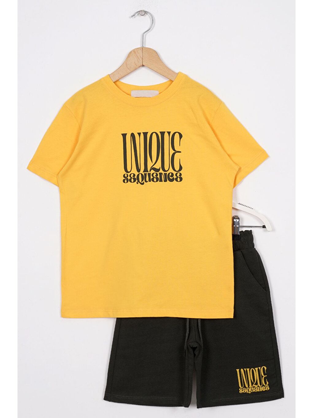 Sarı Yazı Baskılı Erkek Çocuk Şortlu Takım