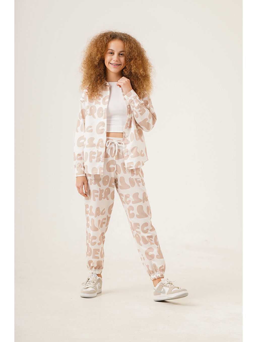 Pembe Kız Çocuk Harf Baskılı Alt-Üst Takım (Jogger Pantolon+Gömlek) P1020