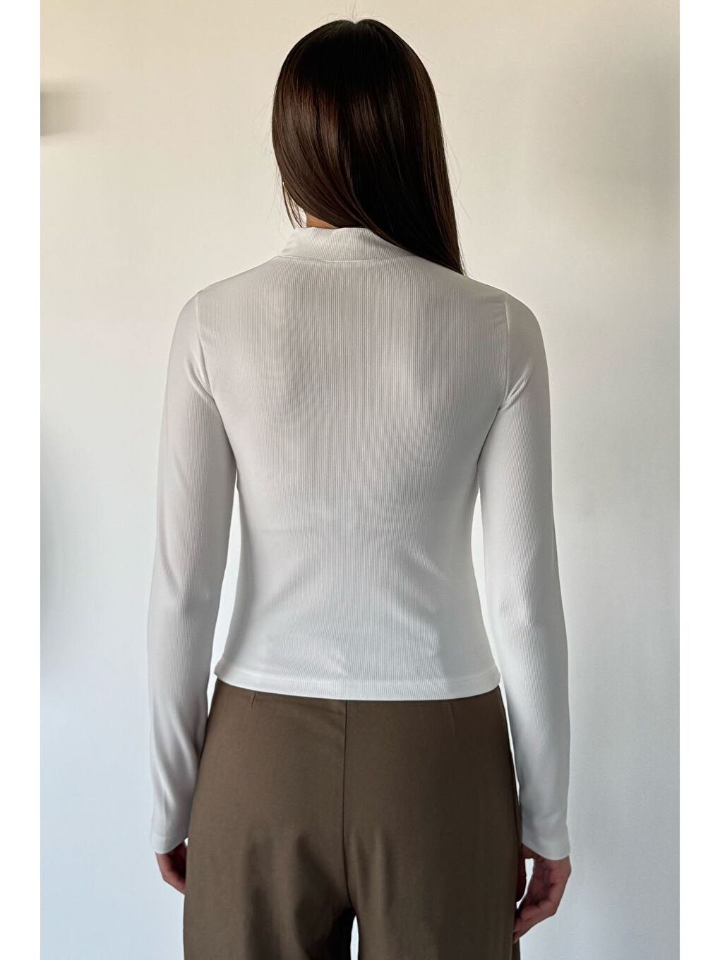 Ekru Kadın Ön Pencere Detaylı Kendinden Desenli Bluz-3