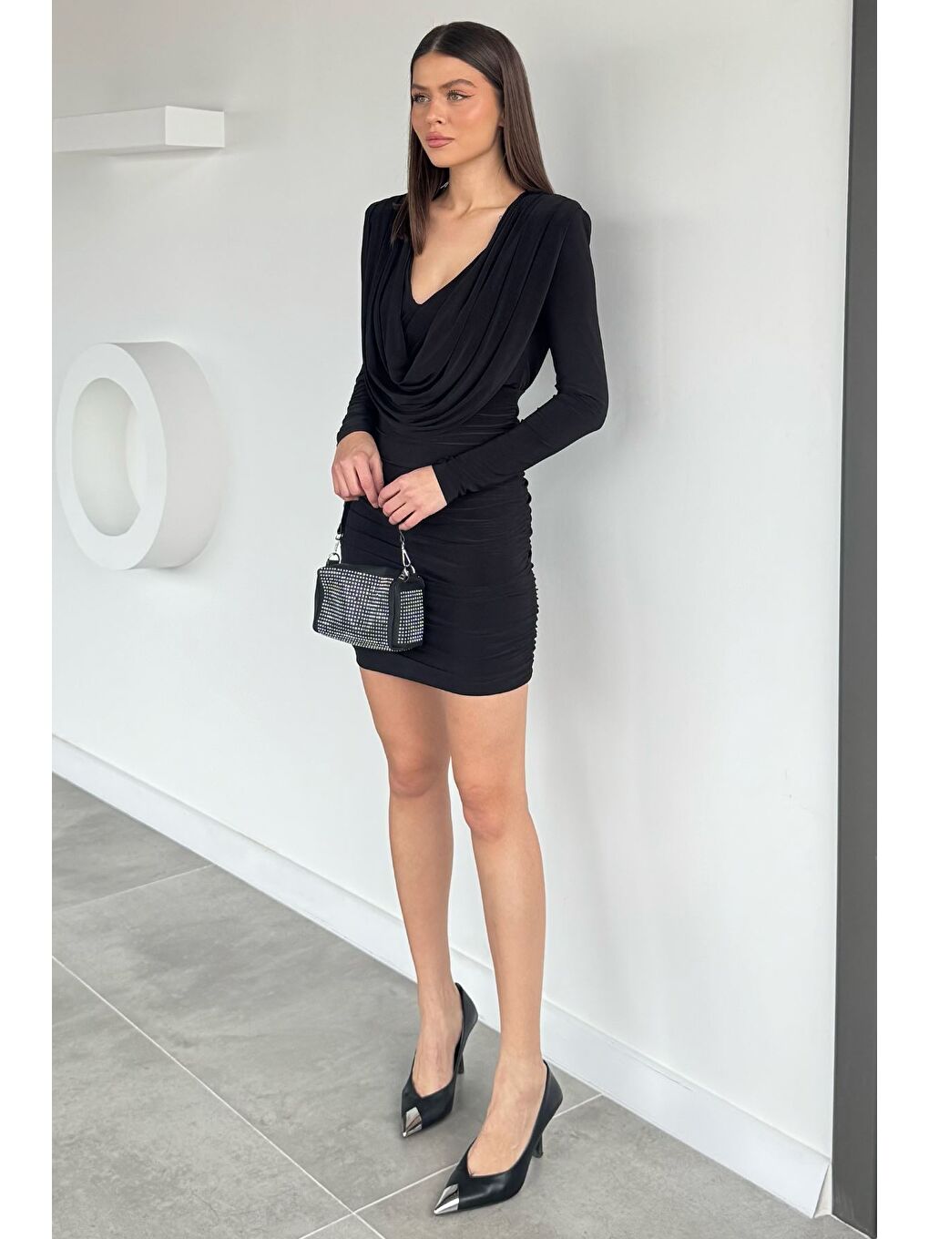 Siyah Kadın Degaje Yaka Yan Büzgü Detaylı Abiye-3