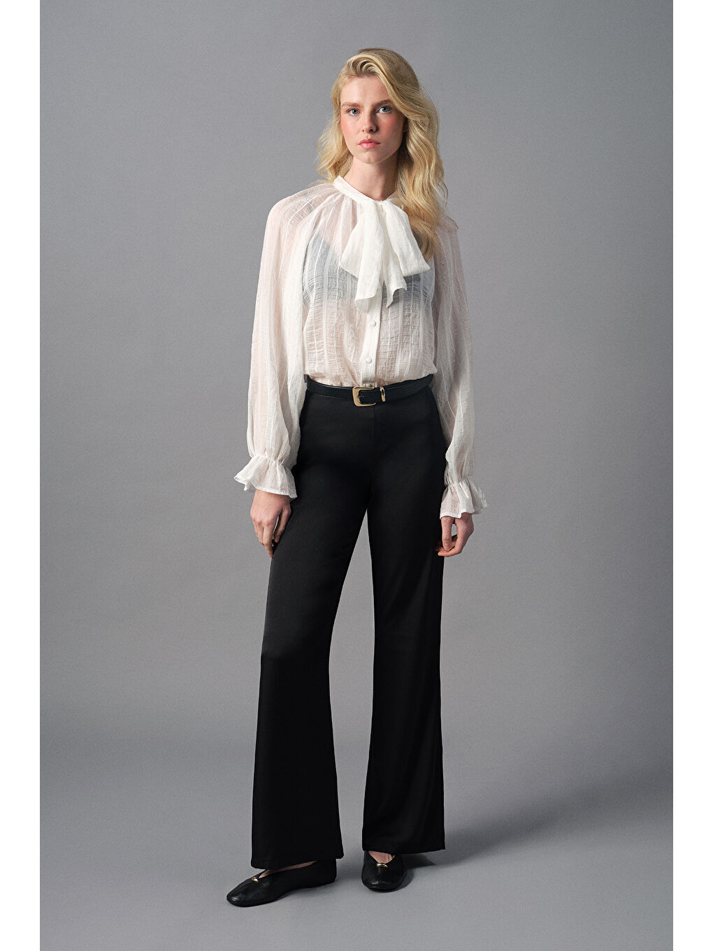 Yakası Bağlamalı Transparan Bluz Ekru