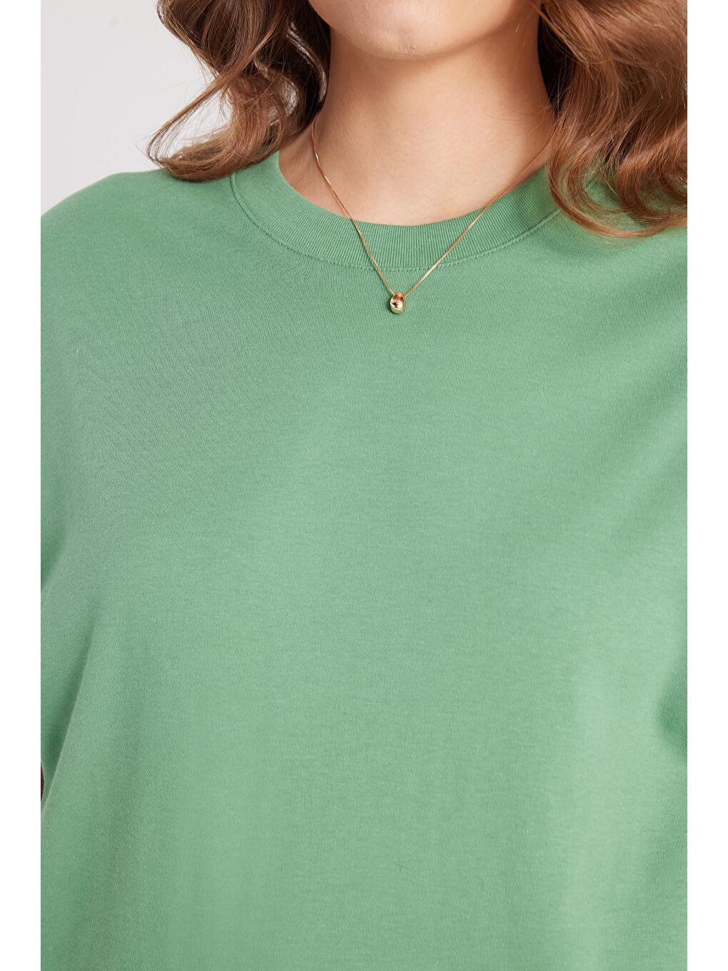 Kadın Relax Fit Rahat Kesim %100 Pamuk Yumuşak Dokulu Hafif Kalın Basic Bisiklet Yaka Yeşil Tişör-2