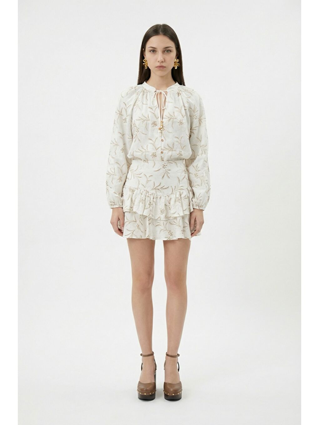 Çiçek Nakışlı Fırfırlı Mini Etek Ekru