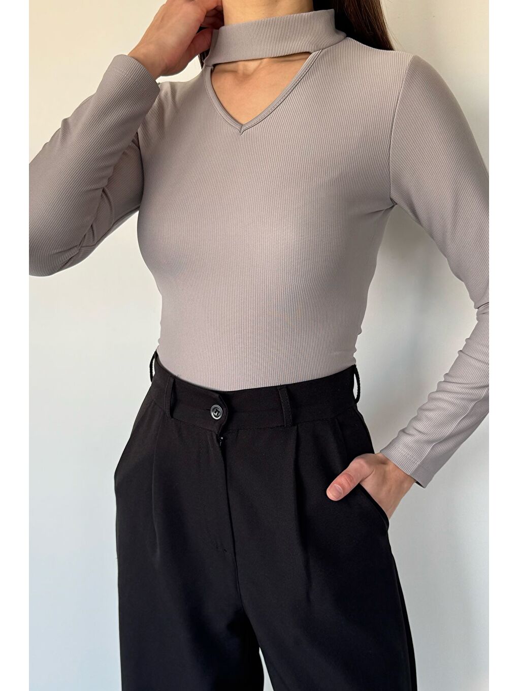 Gri Kadın Ön Pencereli Kendinden Çizgi Desenli Bluz-1