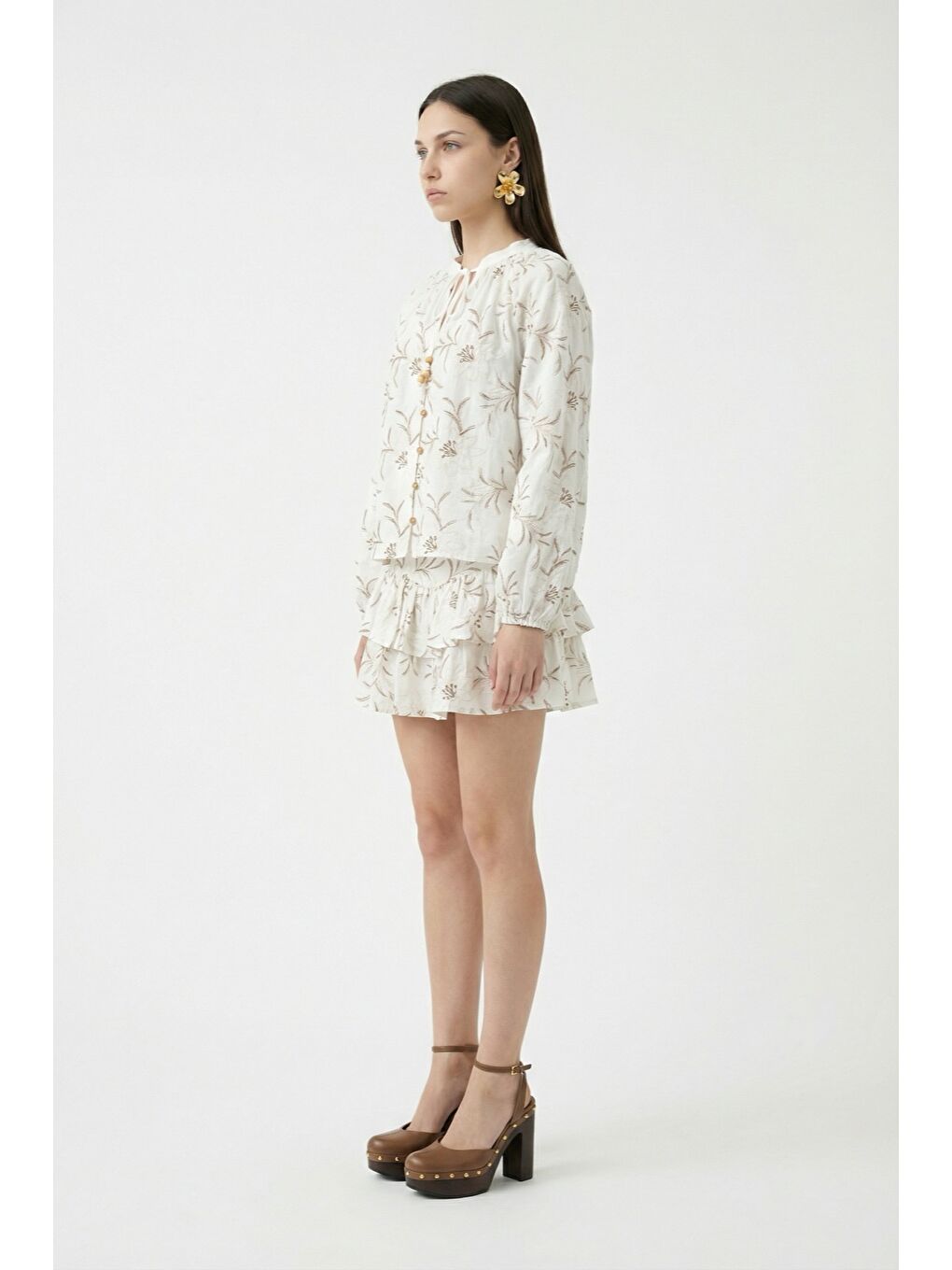 Çiçek Nakışlı Fırfırlı Mini Etek Ekru-1