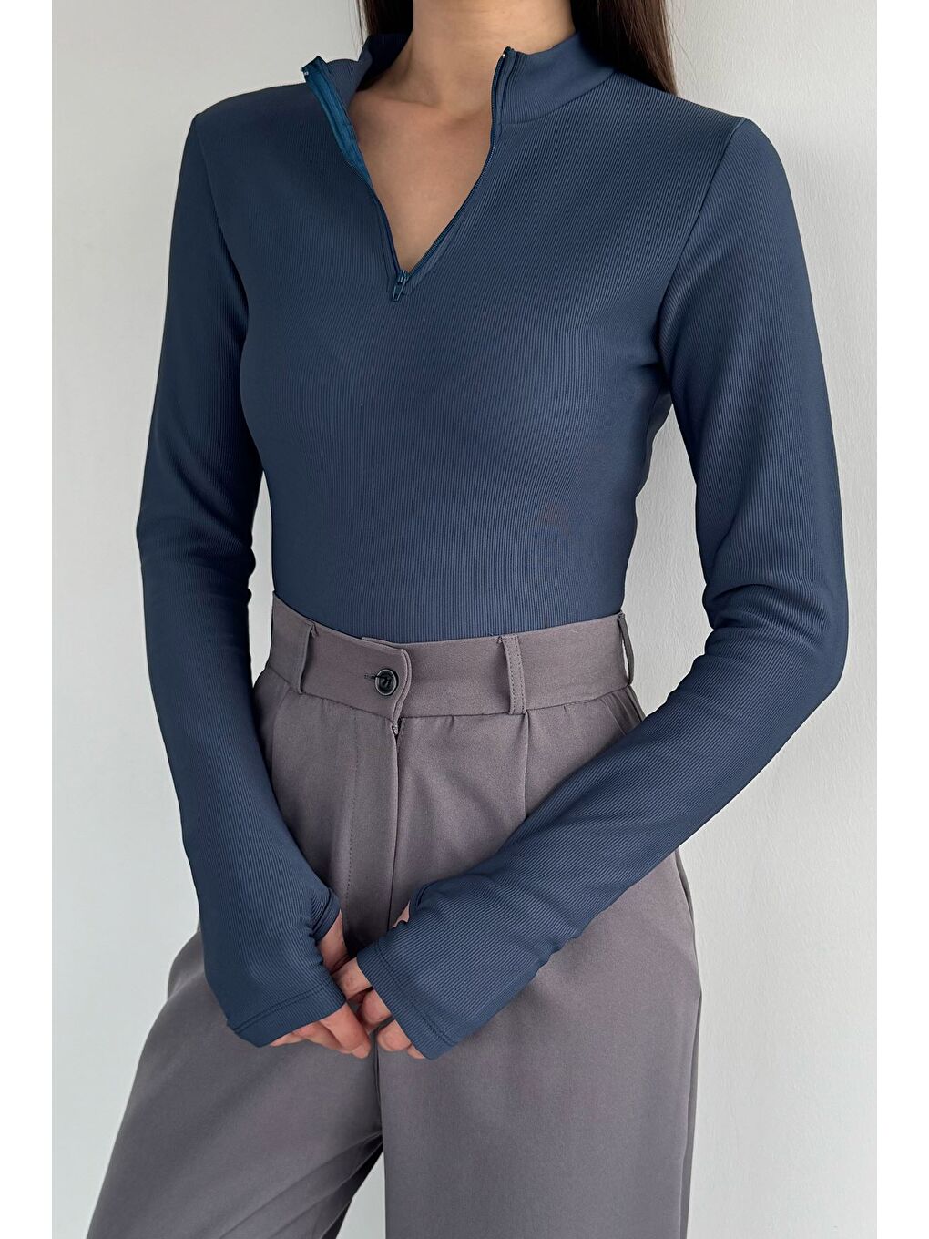 İndigo Kadın Ön Yarım Fermuarlı Kendinden Çizgi Desenli Bluz