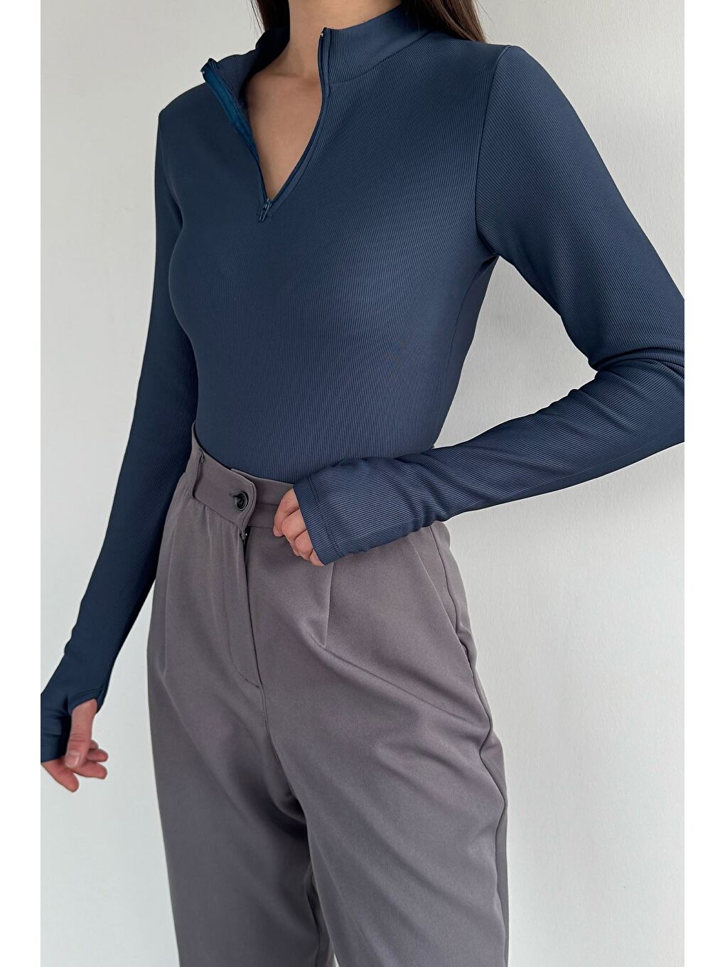 İndigo Kadın Ön Yarım Fermuarlı Kendinden Çizgi Desenli Bluz-1