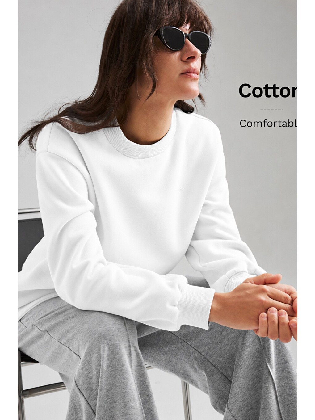 Beyaz Kadın Asimetrik Bisiklet Yaka 3 İplik Şardonlu Oversize Sweatshirt-2