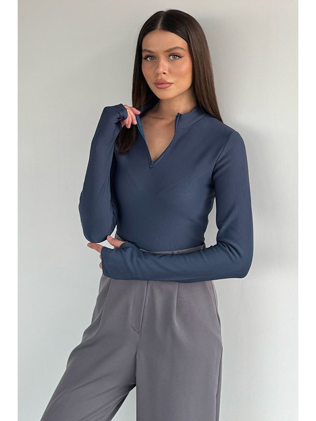 İndigo Kadın Ön Yarım Fermuarlı Kendinden Çizgi Desenli Bluz-2