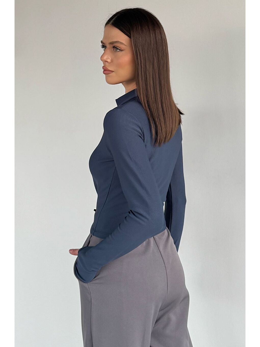 İndigo Kadın Ön Yarım Fermuarlı Kendinden Çizgi Desenli Bluz-3