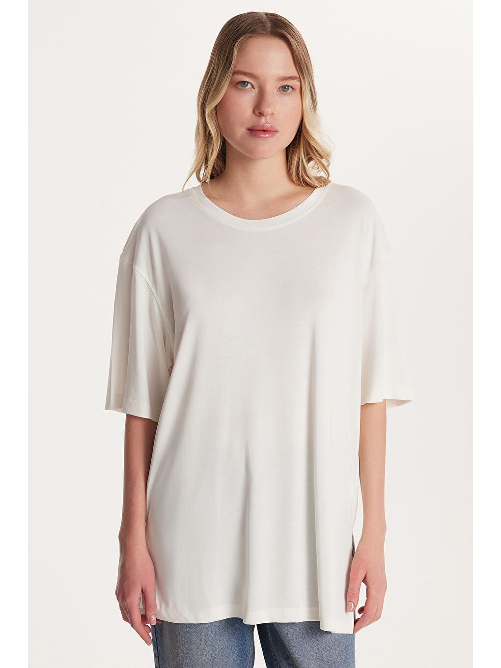 Kadın Modal Kumaş Regular Fit Kısa Kollu Bisiklet Yaka Ekru Tişört